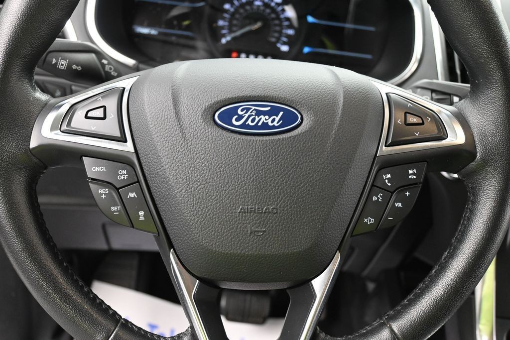 Ford Edge Vehicle Full-screen Gallery Image 13