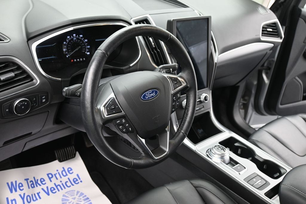 Ford Edge Vehicle Full-screen Gallery Image 14