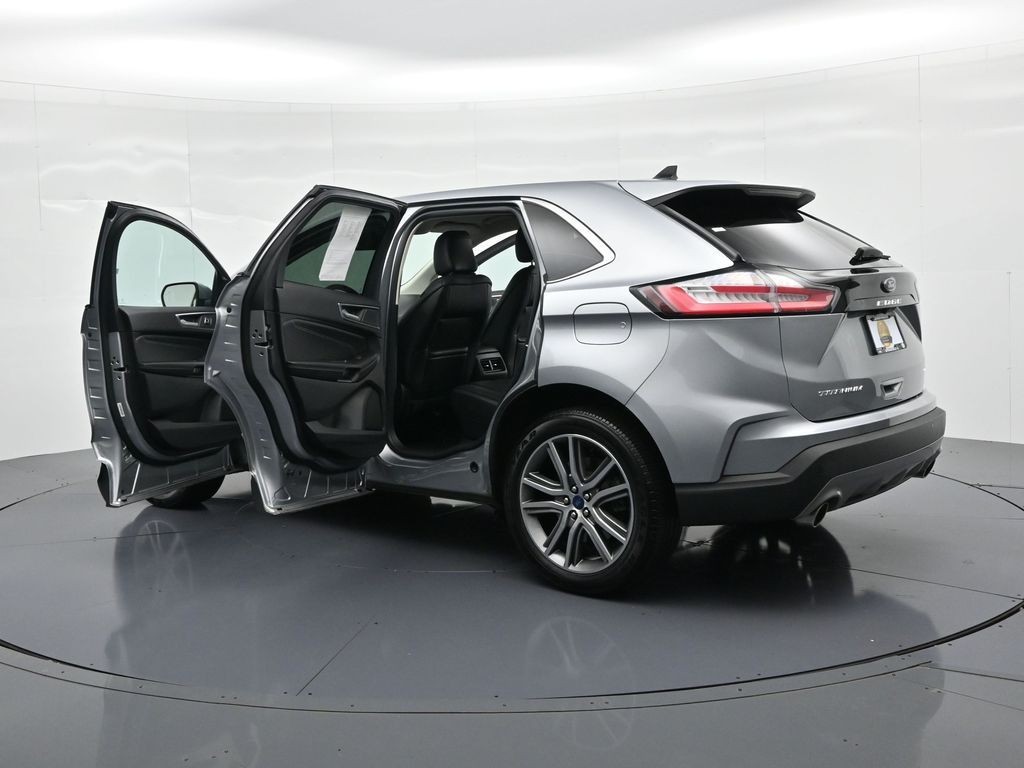 Ford Edge Vehicle Full-screen Gallery Image 24