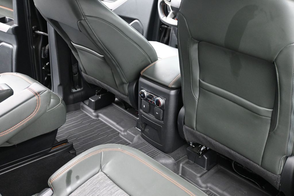Ford Explorer Vehicle Full-screen Gallery Image 10