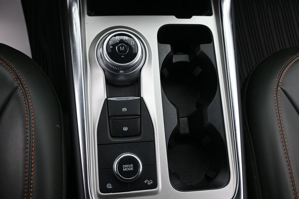 Ford Explorer Vehicle Full-screen Gallery Image 15