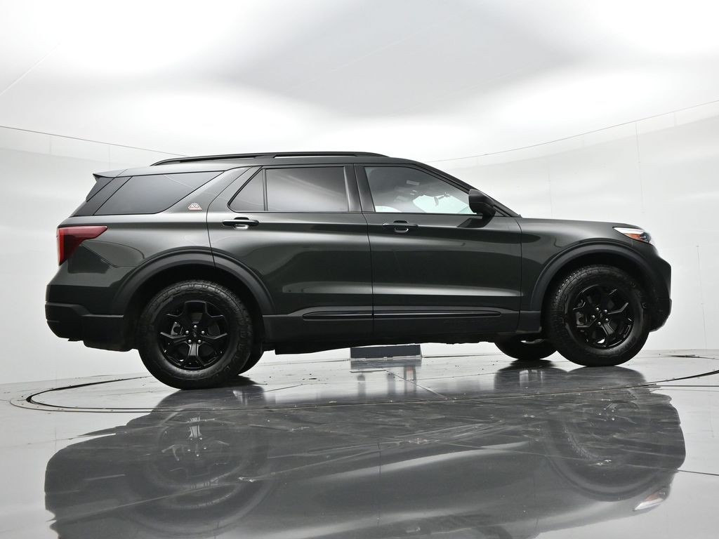 Ford Explorer Vehicle Full-screen Gallery Image 25