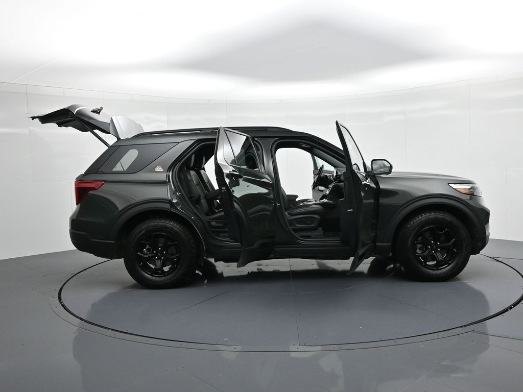 Ford Explorer Vehicle Full-screen Gallery Image 26