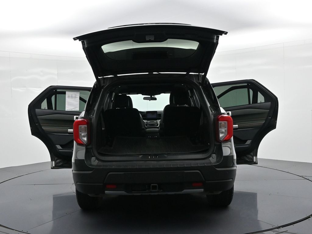 Ford Explorer Vehicle Full-screen Gallery Image 29