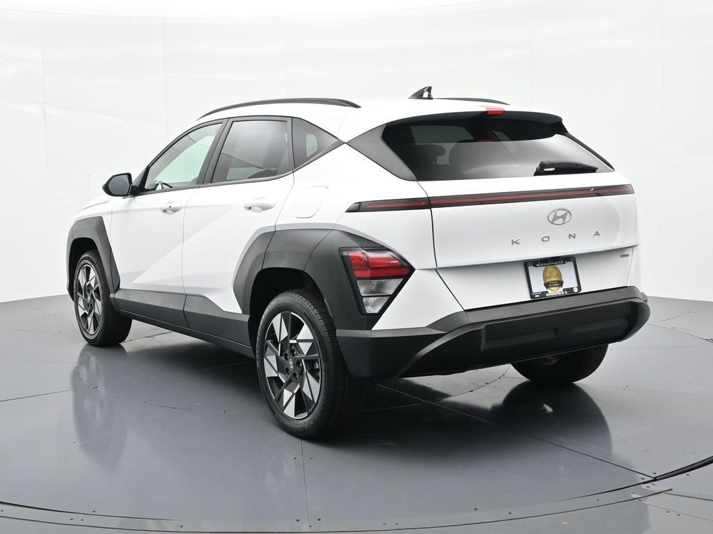Hyundai Kona Vehicle Full-screen Gallery Image 8