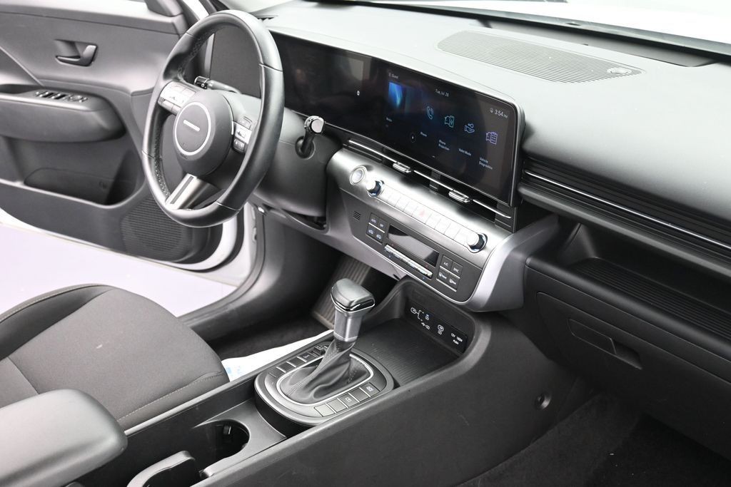 Hyundai Kona Vehicle Full-screen Gallery Image 10