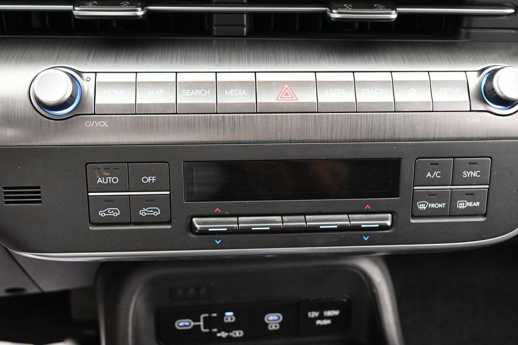 Hyundai Kona Vehicle Full-screen Gallery Image 12