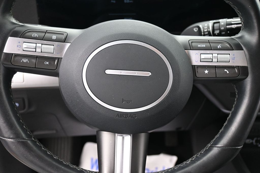 Hyundai Kona Vehicle Full-screen Gallery Image 14