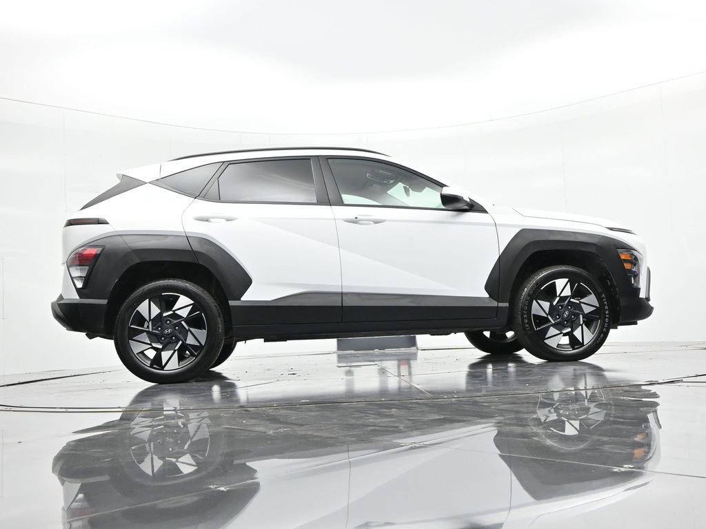 Hyundai Kona Vehicle Full-screen Gallery Image 23