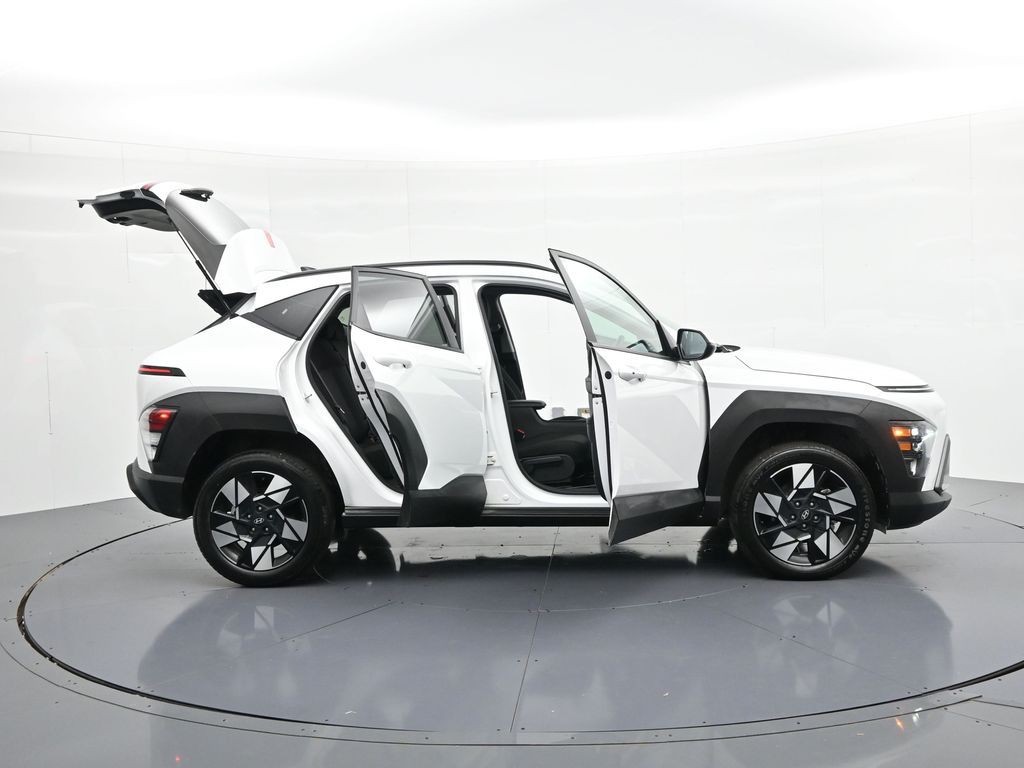 Hyundai Kona Vehicle Full-screen Gallery Image 24