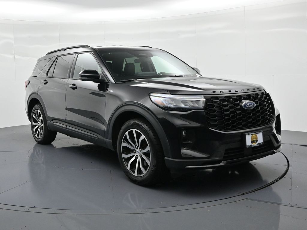 Ford Explorer Vehicle Full-screen Gallery Image 04