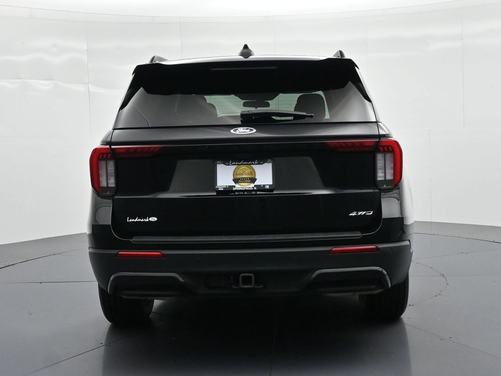 Ford Explorer Vehicle Full-screen Gallery Image 07