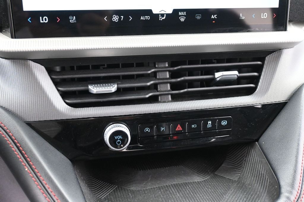 Ford Explorer Vehicle Full-screen Gallery Image 13