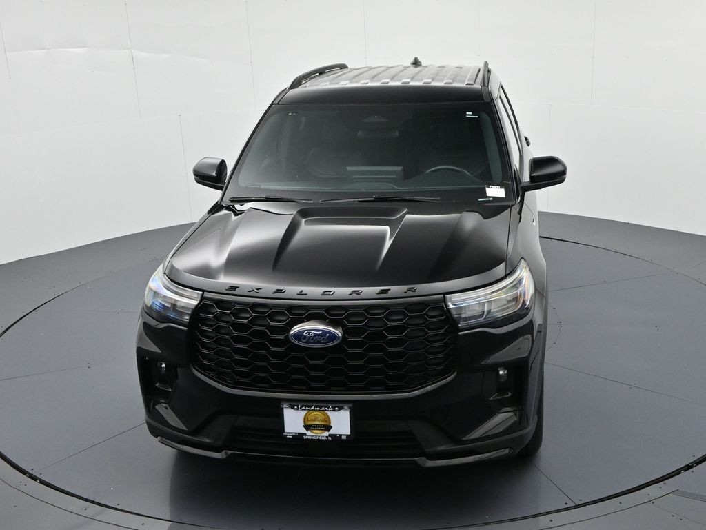 Ford Explorer Vehicle Full-screen Gallery Image 18