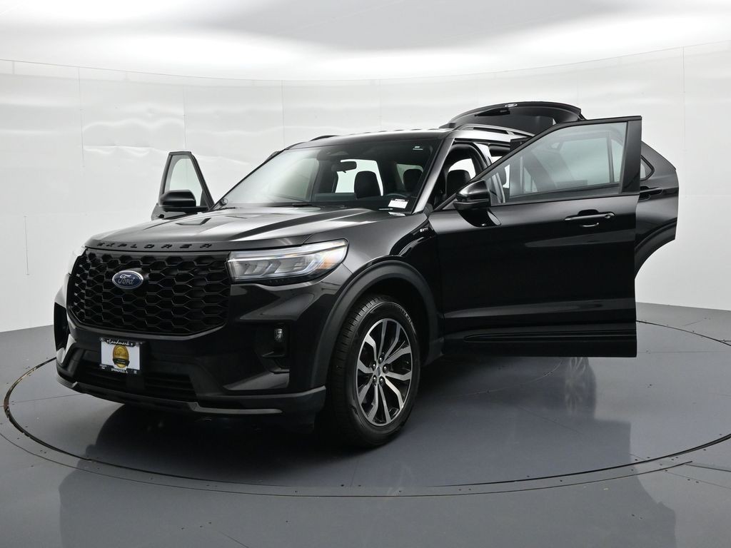 Ford Explorer Vehicle Full-screen Gallery Image 27