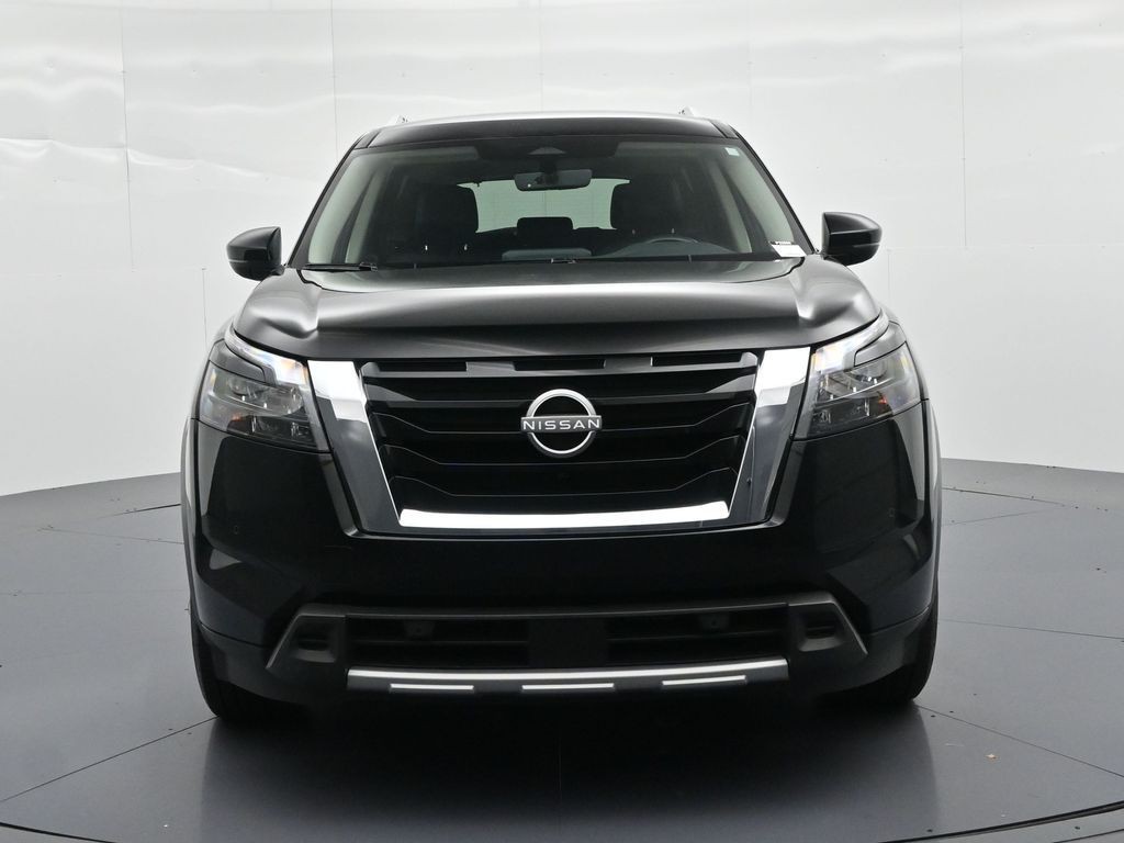 Nissan Pathfinder Vehicle Full-screen Gallery Image 3