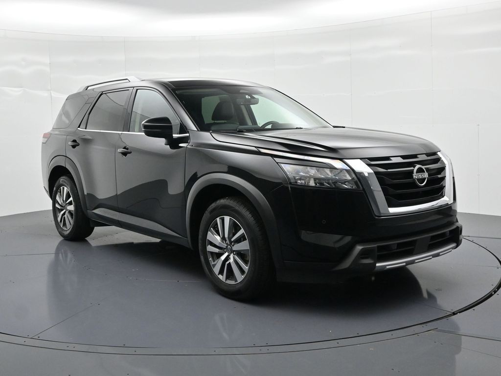 Nissan Pathfinder Vehicle Full-screen Gallery Image 4