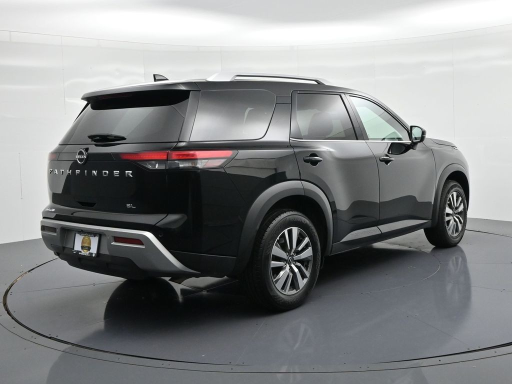 Nissan Pathfinder Vehicle Full-screen Gallery Image 6
