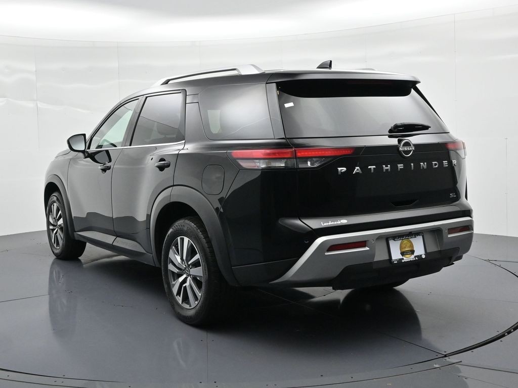 Nissan Pathfinder Vehicle Full-screen Gallery Image 8