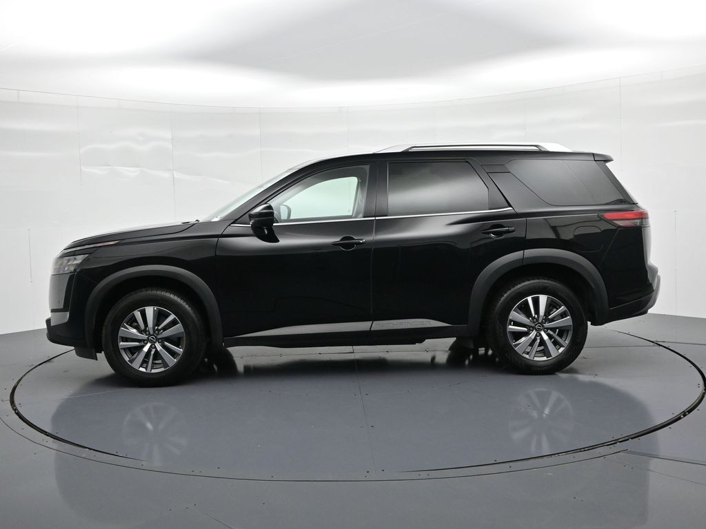 Nissan Pathfinder Vehicle Full-screen Gallery Image 9