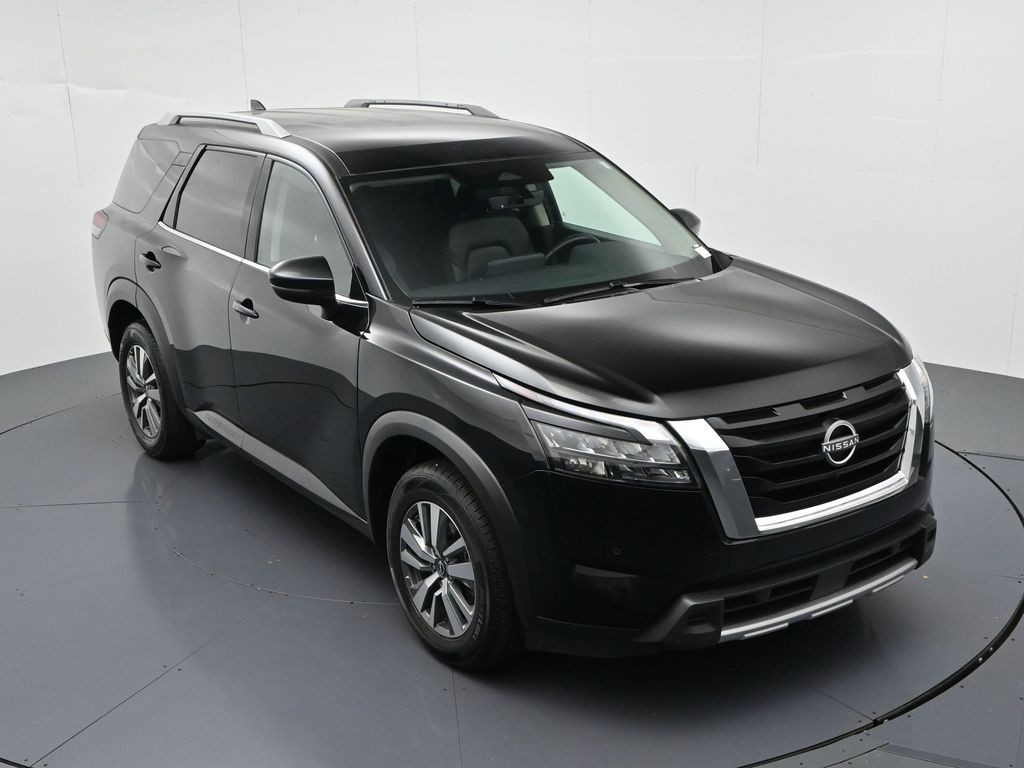 Nissan Pathfinder Vehicle Full-screen Gallery Image 15