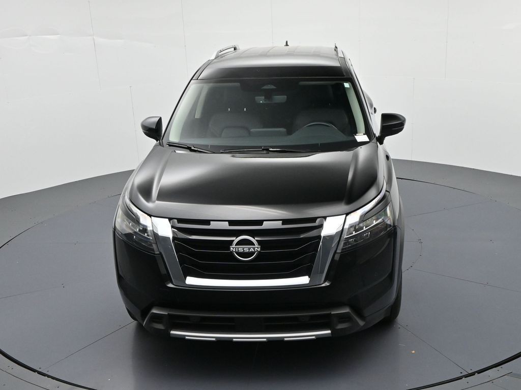 Nissan Pathfinder Vehicle Full-screen Gallery Image 16