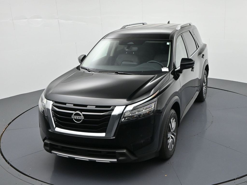 Nissan Pathfinder Vehicle Full-screen Gallery Image 17
