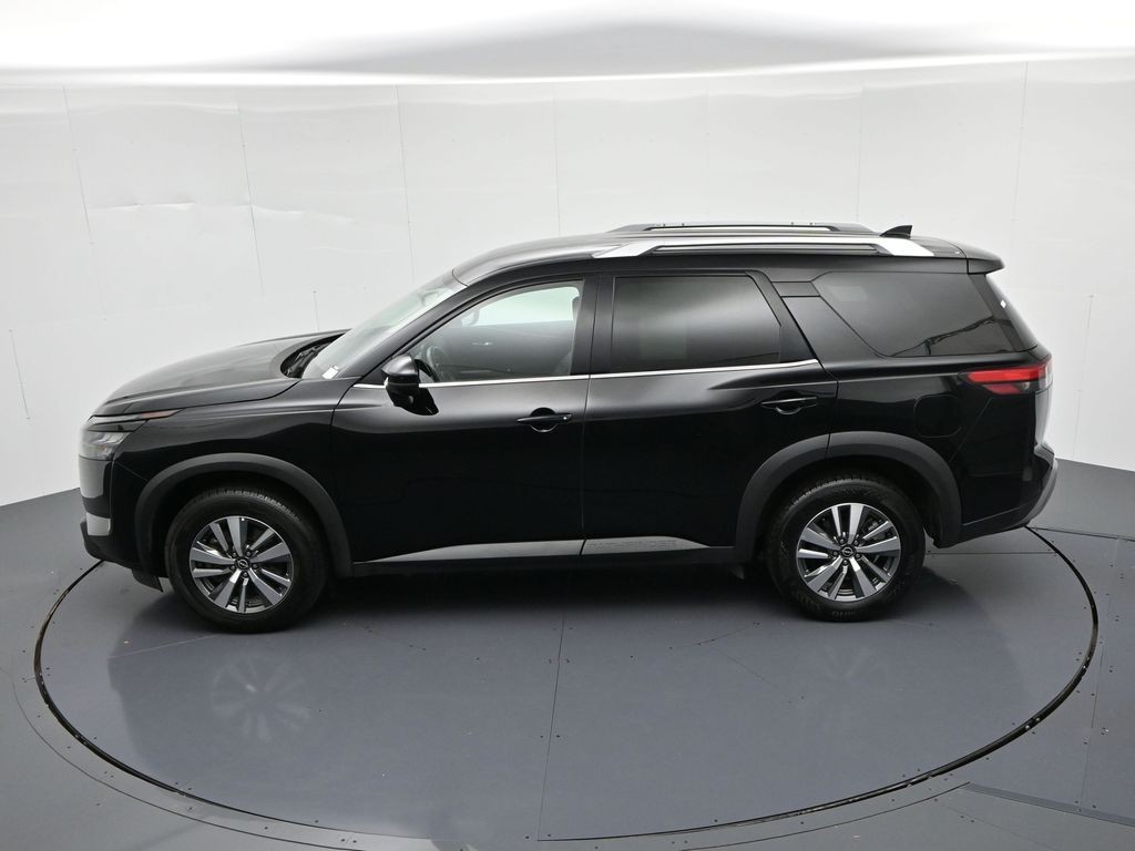 Nissan Pathfinder Vehicle Full-screen Gallery Image 18