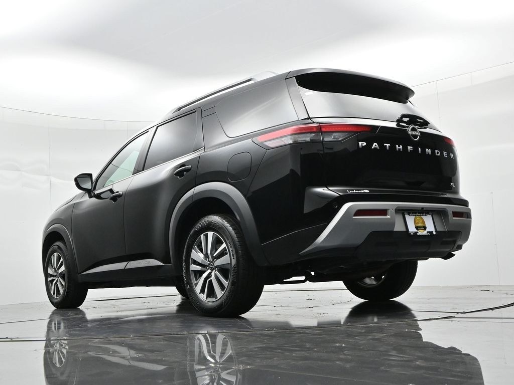 Nissan Pathfinder Vehicle Full-screen Gallery Image 19