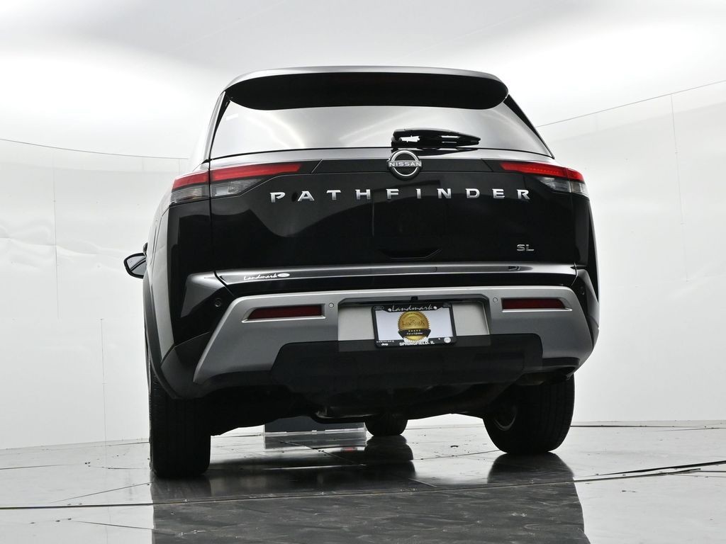 Nissan Pathfinder Vehicle Full-screen Gallery Image 20