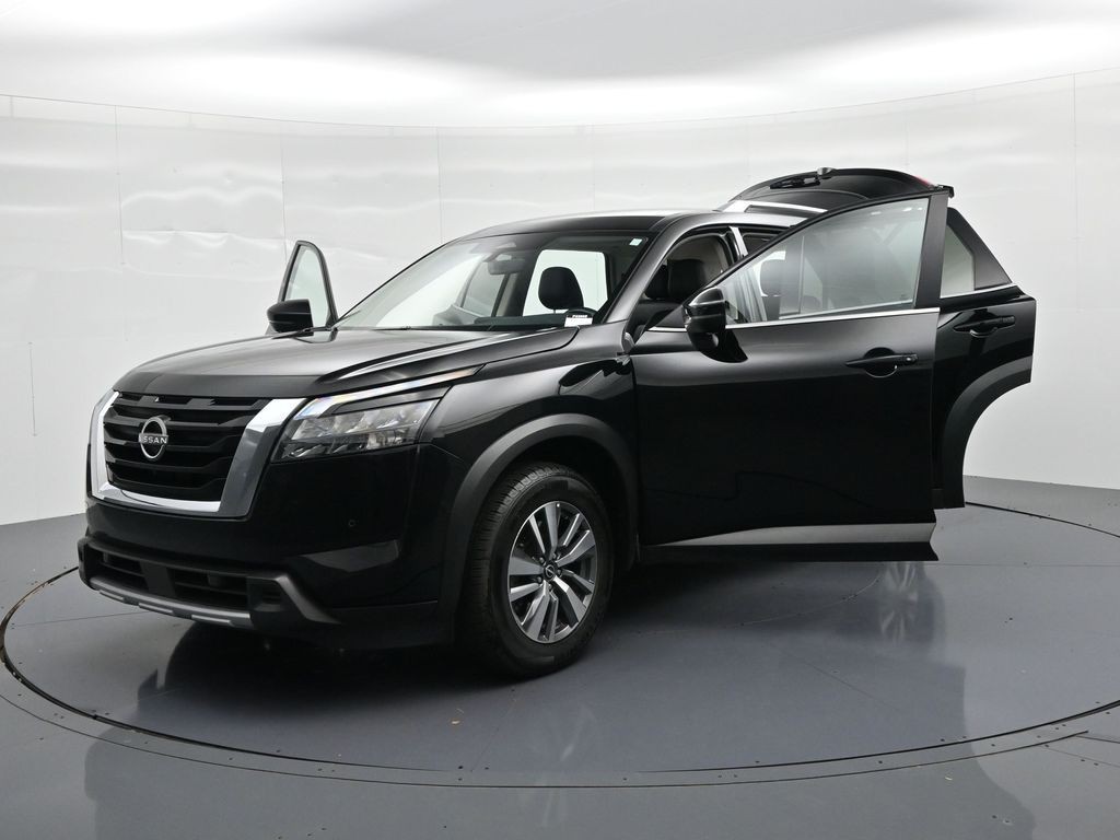 Nissan Pathfinder Vehicle Full-screen Gallery Image 25