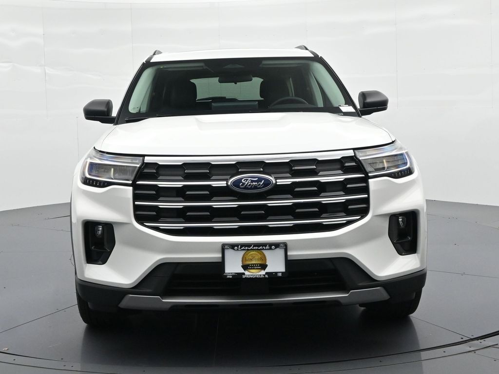Ford Explorer Vehicle Full-screen Gallery Image 3