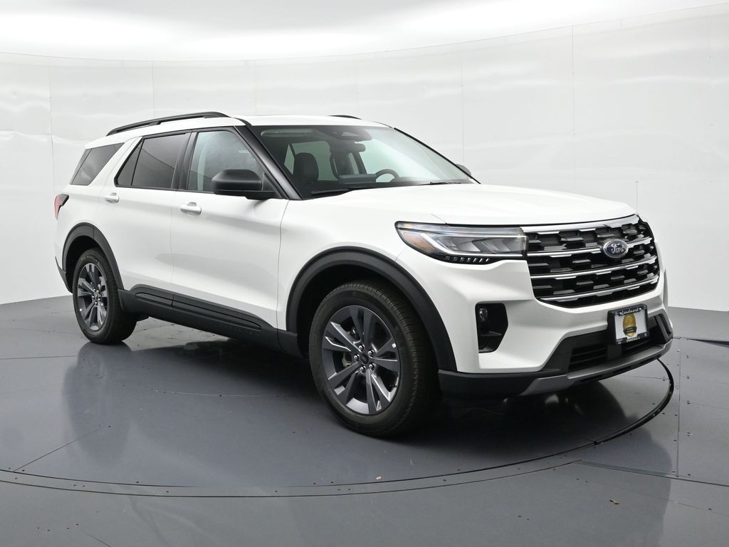 Ford Explorer Vehicle Full-screen Gallery Image 4