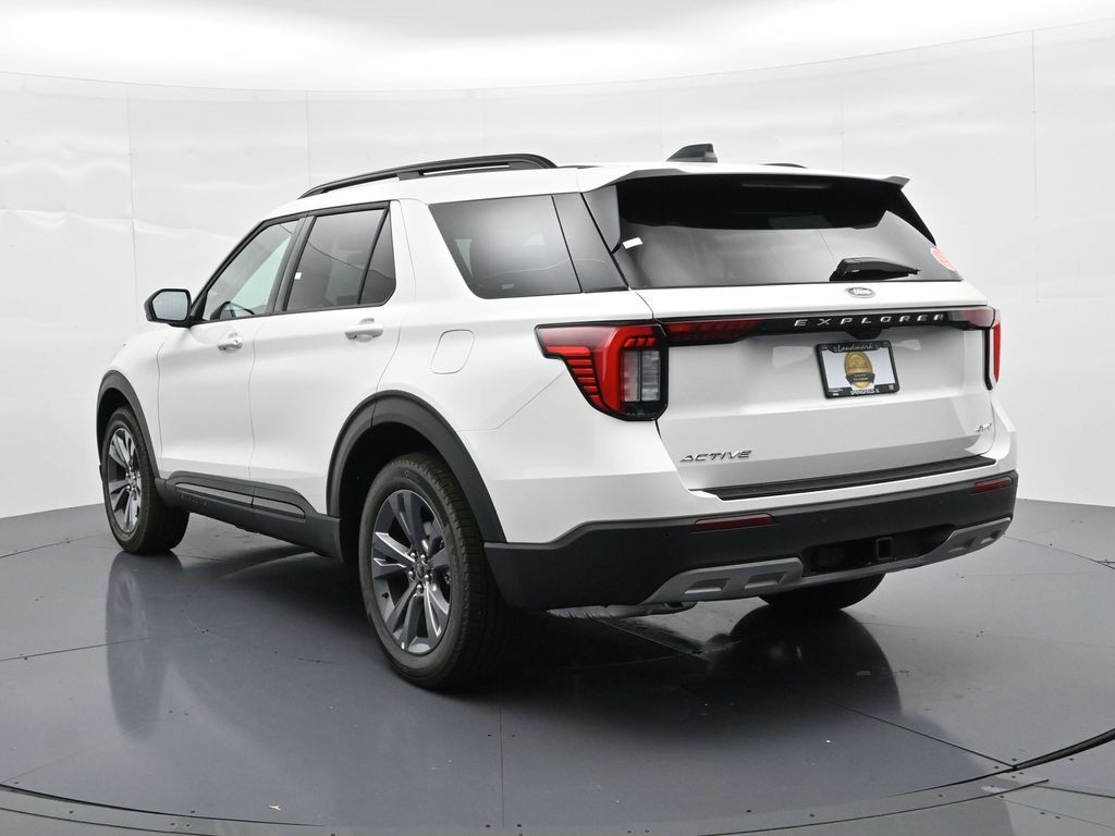 Ford Explorer Vehicle Full-screen Gallery Image 8