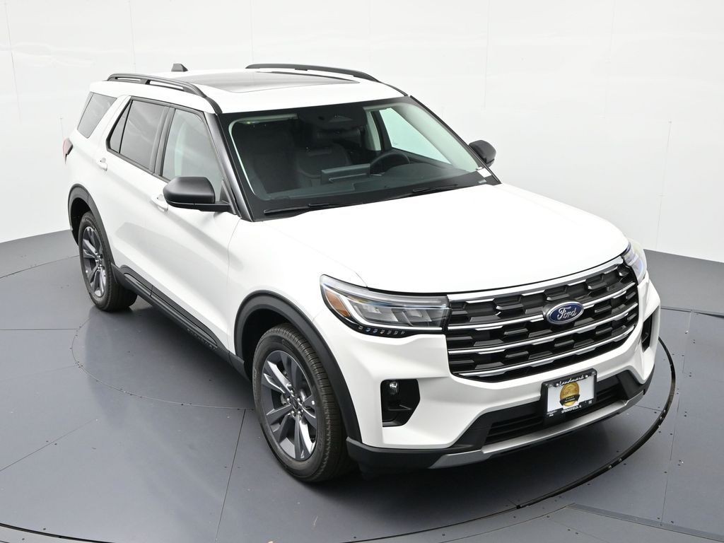 Ford Explorer Vehicle Full-screen Gallery Image 17