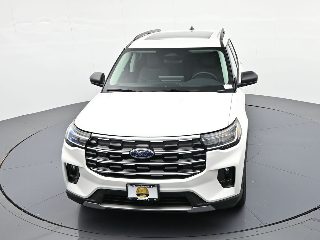 Ford Explorer Vehicle Full-screen Gallery Image 18