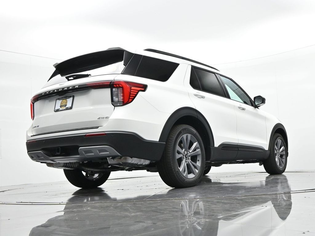 Ford Explorer Vehicle Full-screen Gallery Image 23