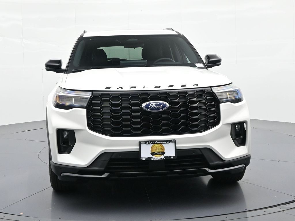Ford Explorer Vehicle Full-screen Gallery Image 3