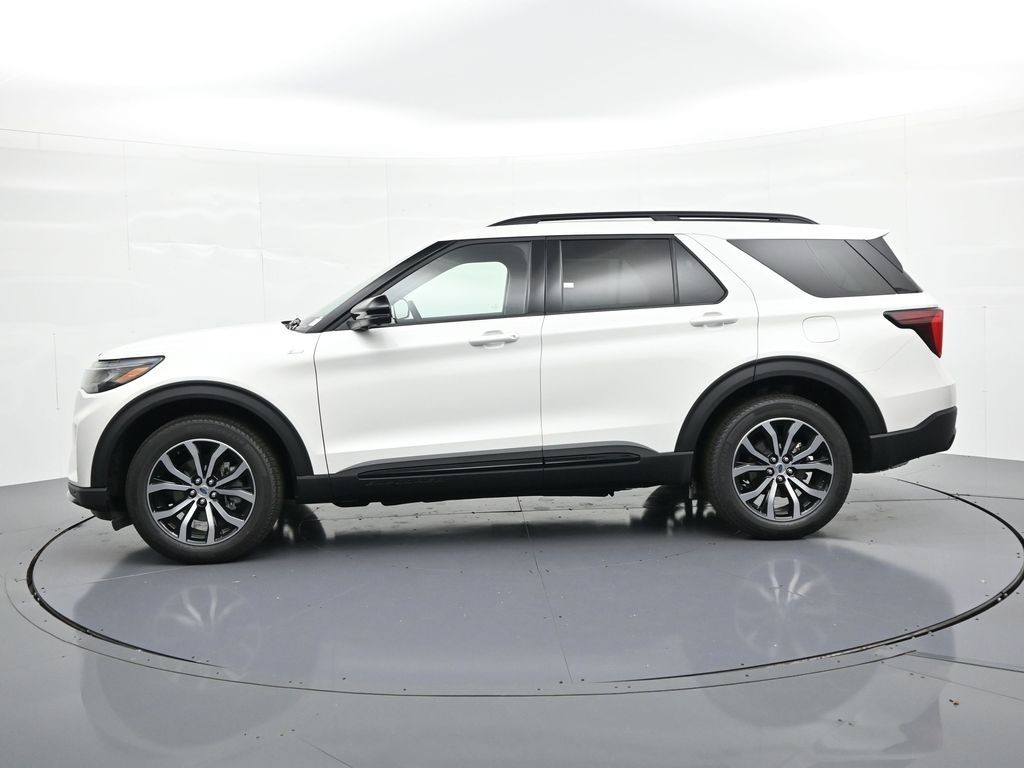 Ford Explorer Vehicle Full-screen Gallery Image 9