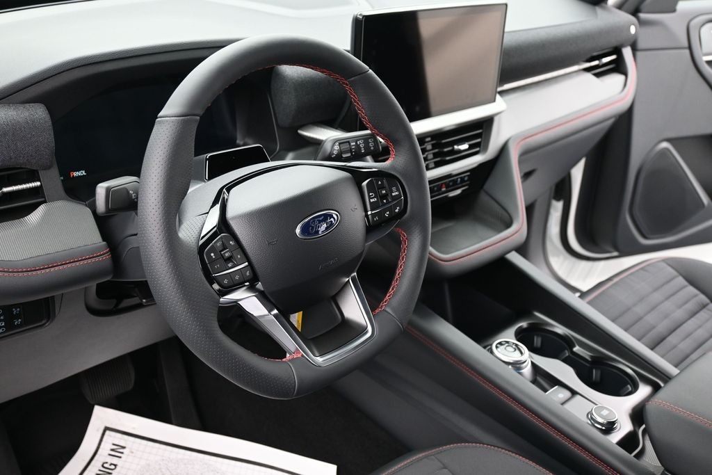 Ford Explorer Vehicle Full-screen Gallery Image 17