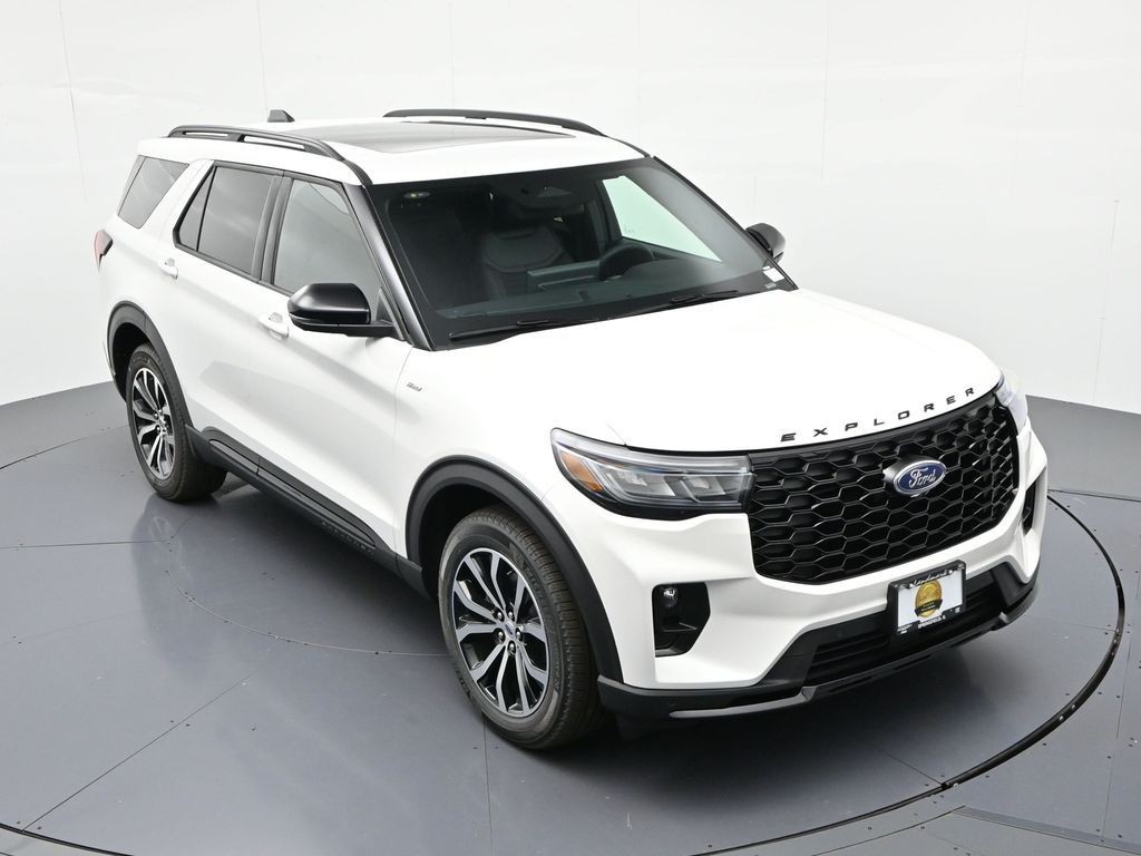 Ford Explorer Vehicle Full-screen Gallery Image 18