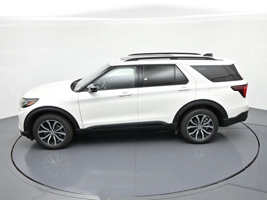 Ford Explorer Vehicle Full-screen Gallery Image 21