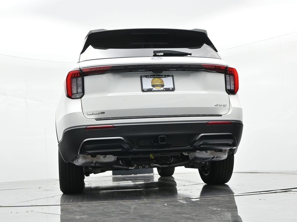 Ford Explorer Vehicle Full-screen Gallery Image 23
