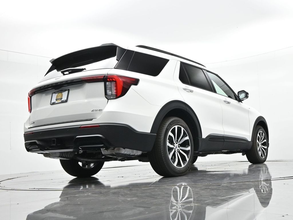 Ford Explorer Vehicle Full-screen Gallery Image 24