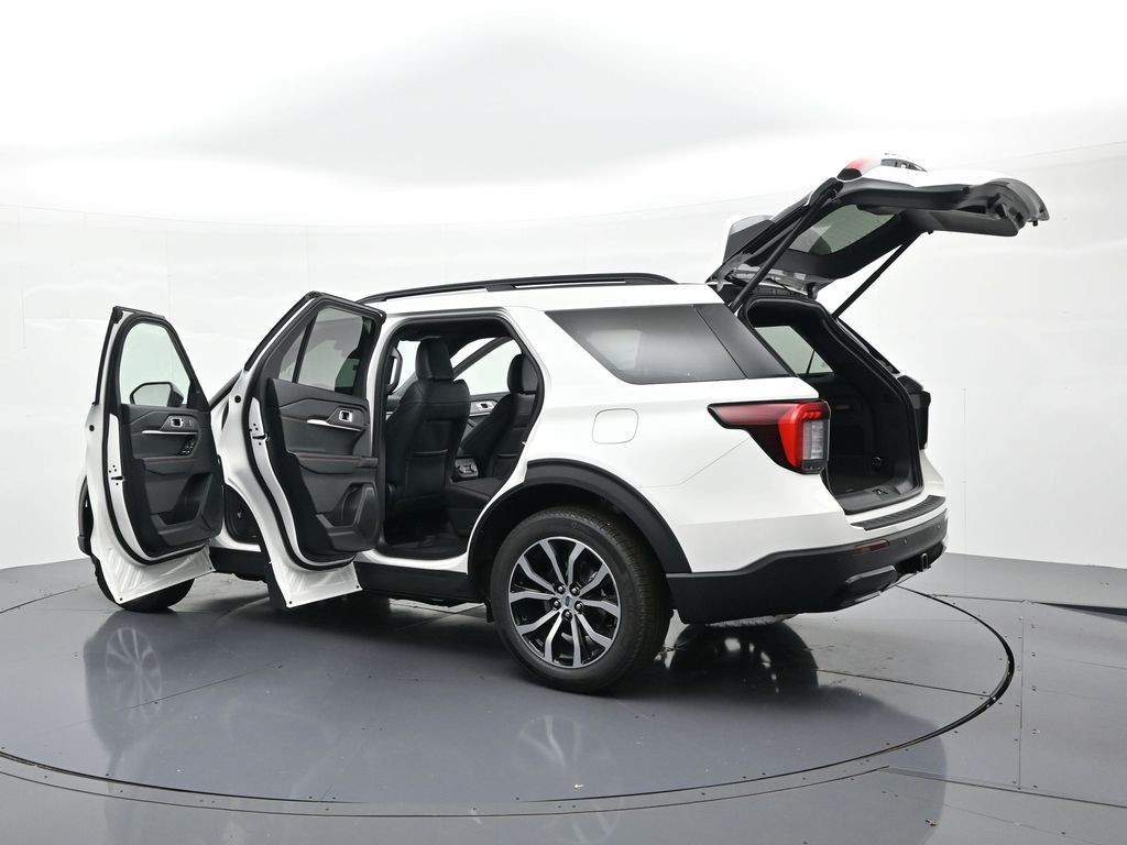 Ford Explorer Vehicle Full-screen Gallery Image 27