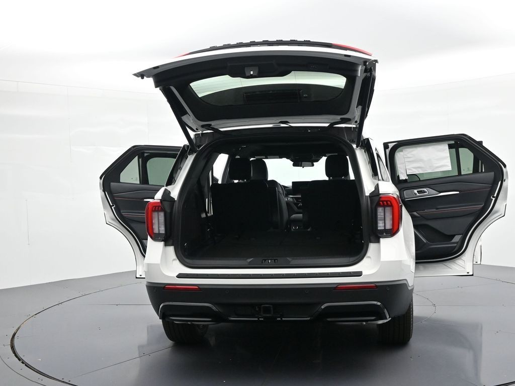 Ford Explorer Vehicle Full-screen Gallery Image 29