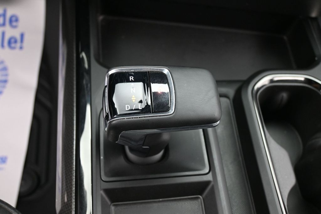 Chevrolet Silverado 1500 Vehicle Full-screen Gallery Image 12