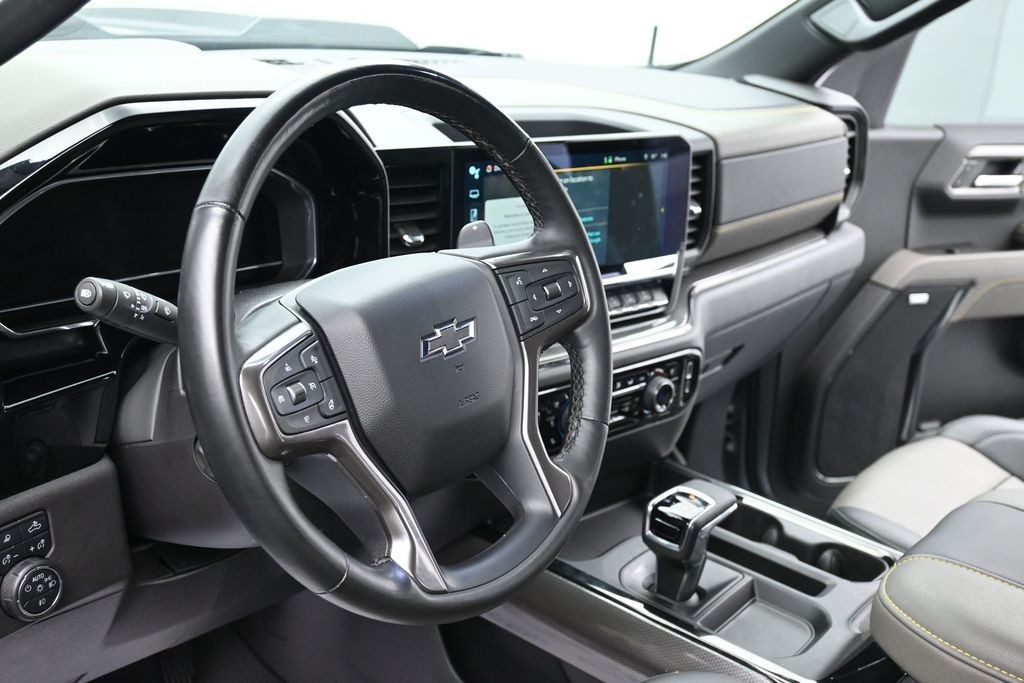 Chevrolet Silverado 1500 Vehicle Full-screen Gallery Image 17