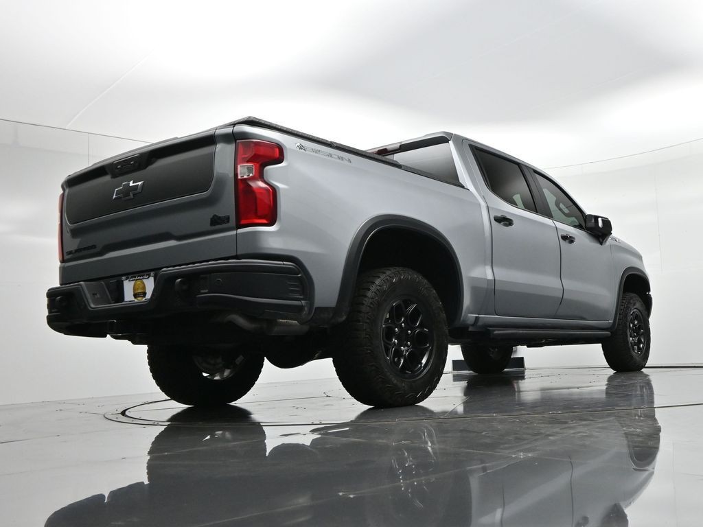 Chevrolet Silverado 1500 Vehicle Full-screen Gallery Image 24