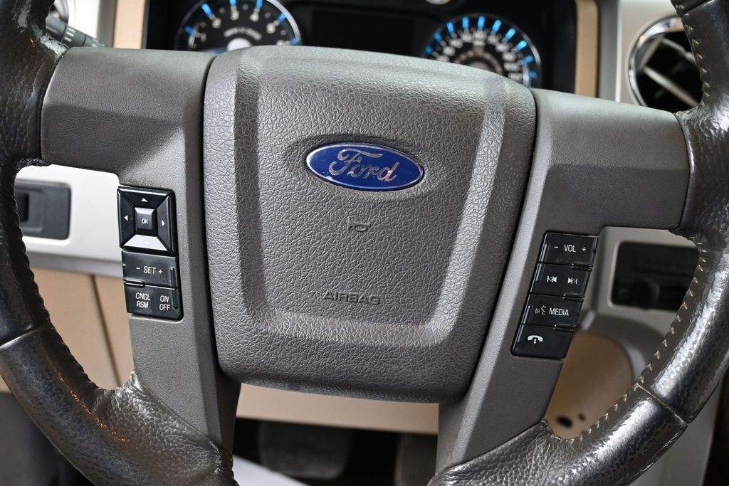 Ford F-150 Vehicle Full-screen Gallery Image 13